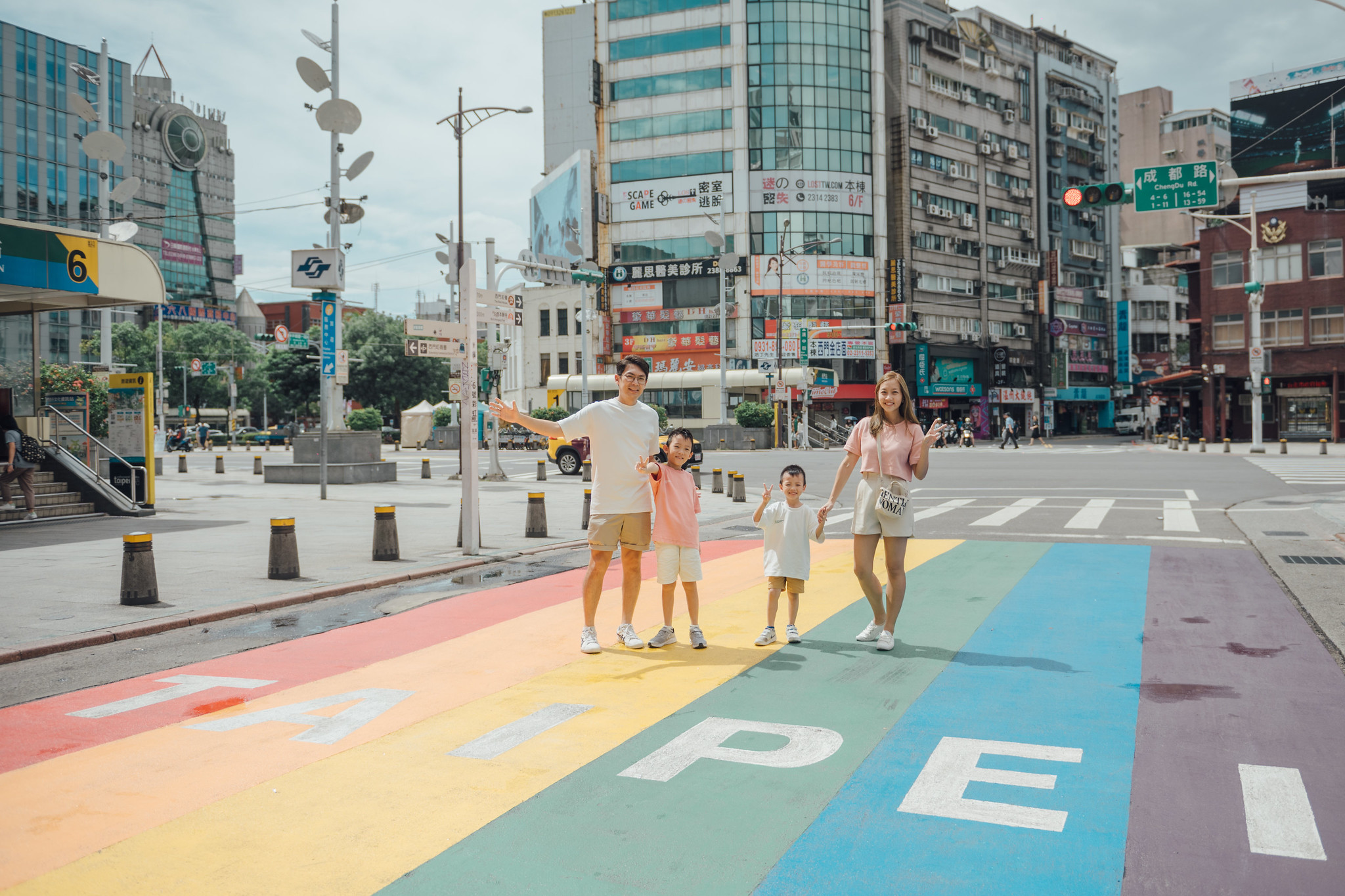 台北旅遊拍攝 | 親情旅途的絢麗篇章 西門町與龍山寺的攝影時光