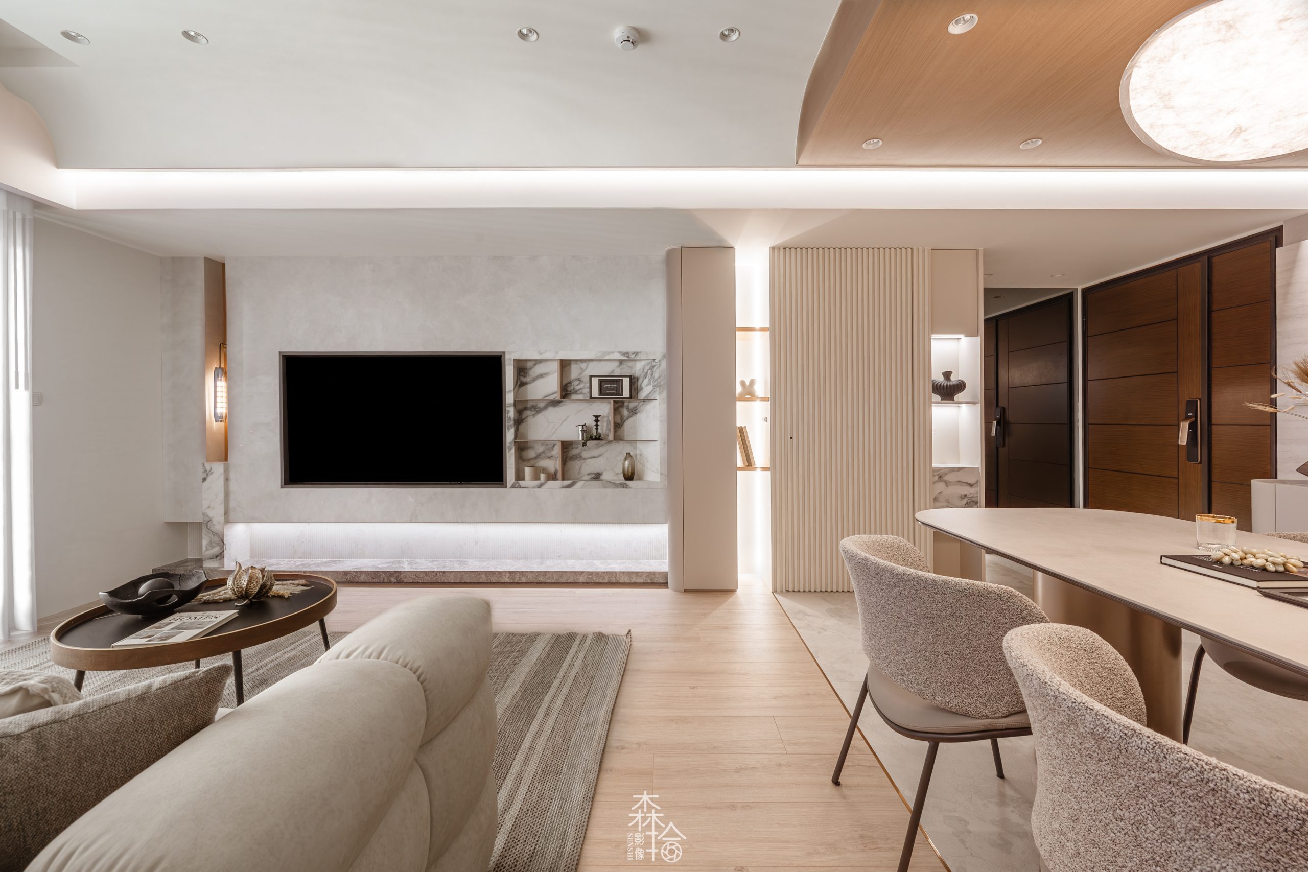 空間攝影 | 北投富域 | 弧形美學與奶油色調的柔性對話